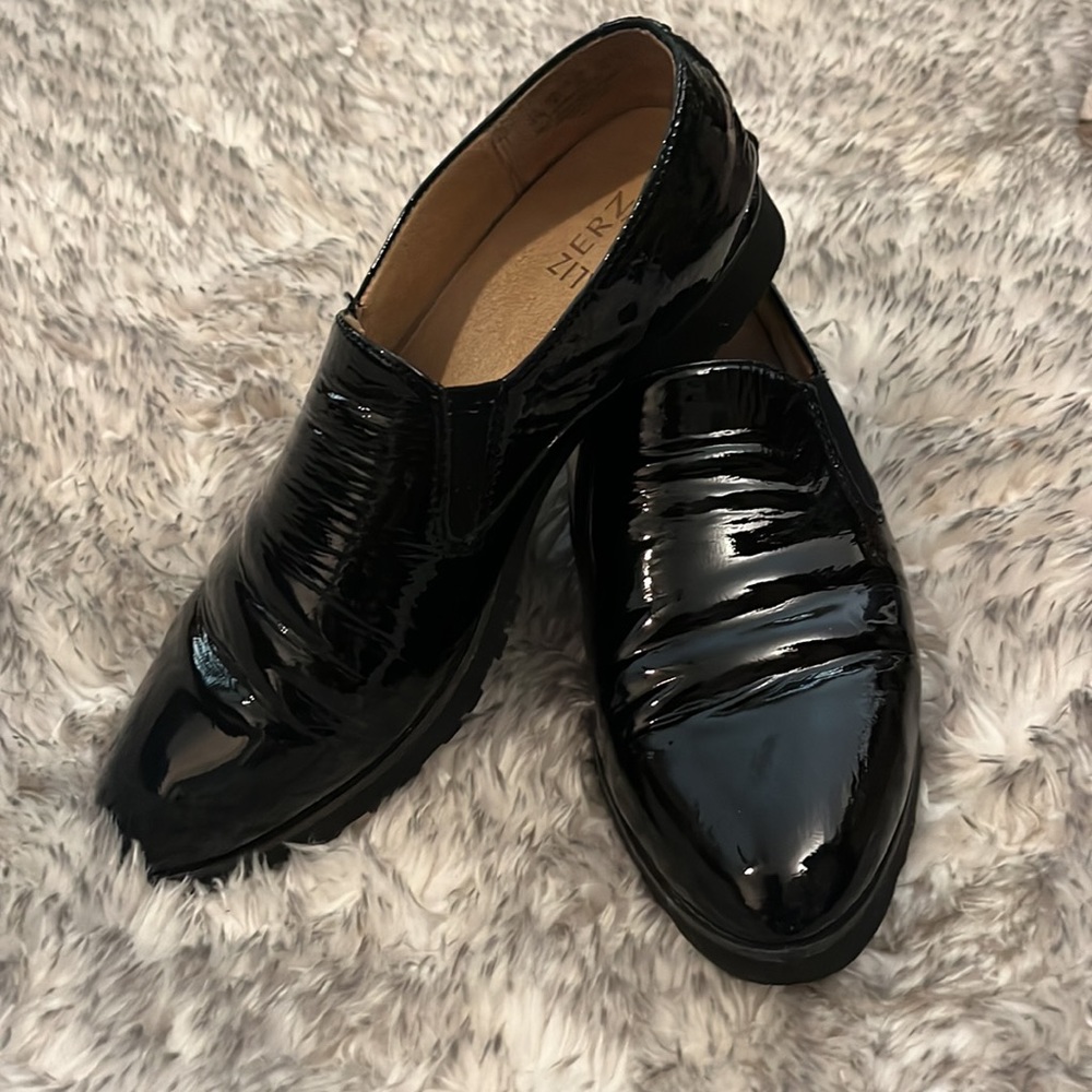LOAFERS by NATURALIZER Patent Leather— EUC